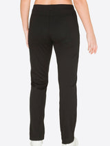 Schwarze Leggings mit goldenem Bund, weiße Sneakers