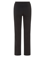 Schwarze dehnbaren Yoga-Hosen mit hohem Bund und geradem Beinform.