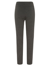 Schwarze Leggings mit goldenem Bund, weiße Sneakers