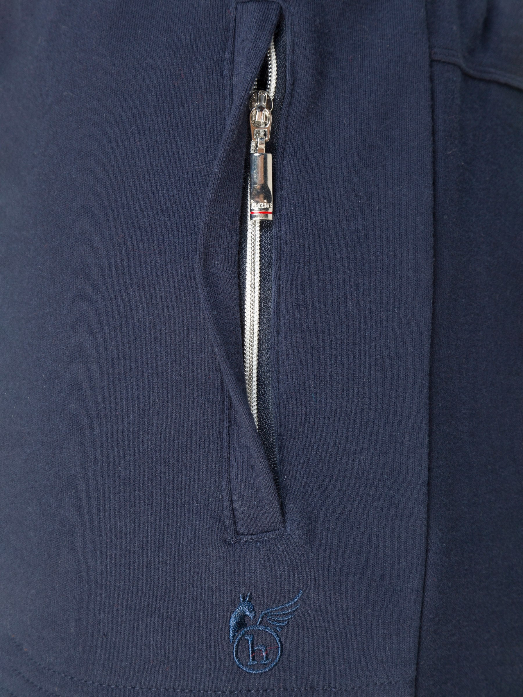 Navy blaue joggpants sportiv mit silbernem reißverschluss und gesticktem stay fresh® logo aus funktionalem material