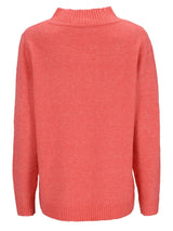 Korallenfarbener Rollkragenpullover mit geripptem Strickmuster und langen Ärmeln.