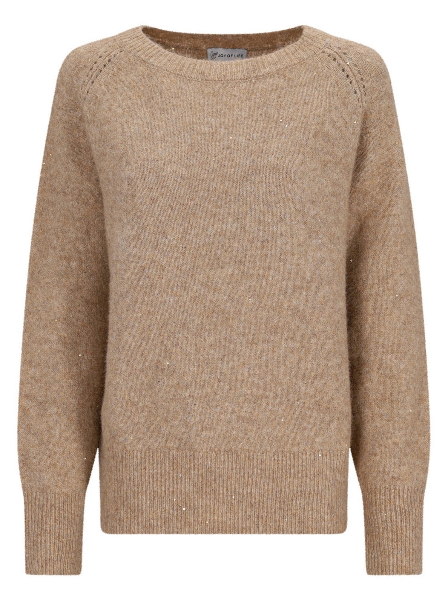 Beige gestrickter Pullover mit gerippten Bündchen und Saum, wahrscheinlich aus Wolle- oder Baumwollmischung.