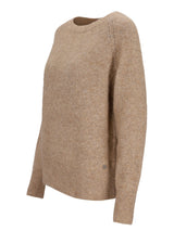 Beige Stricksweater mit langen Ärmeln und rundem Ausschnitt.
