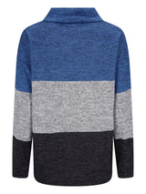 Blau-grauer farbblockierter Rollkragenpullover mit Rippstruktur.
