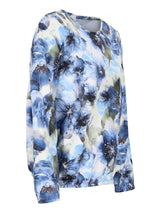Blauer Sweatshirt mit Blumenmuster, langen Ärmeln und Rundhals.