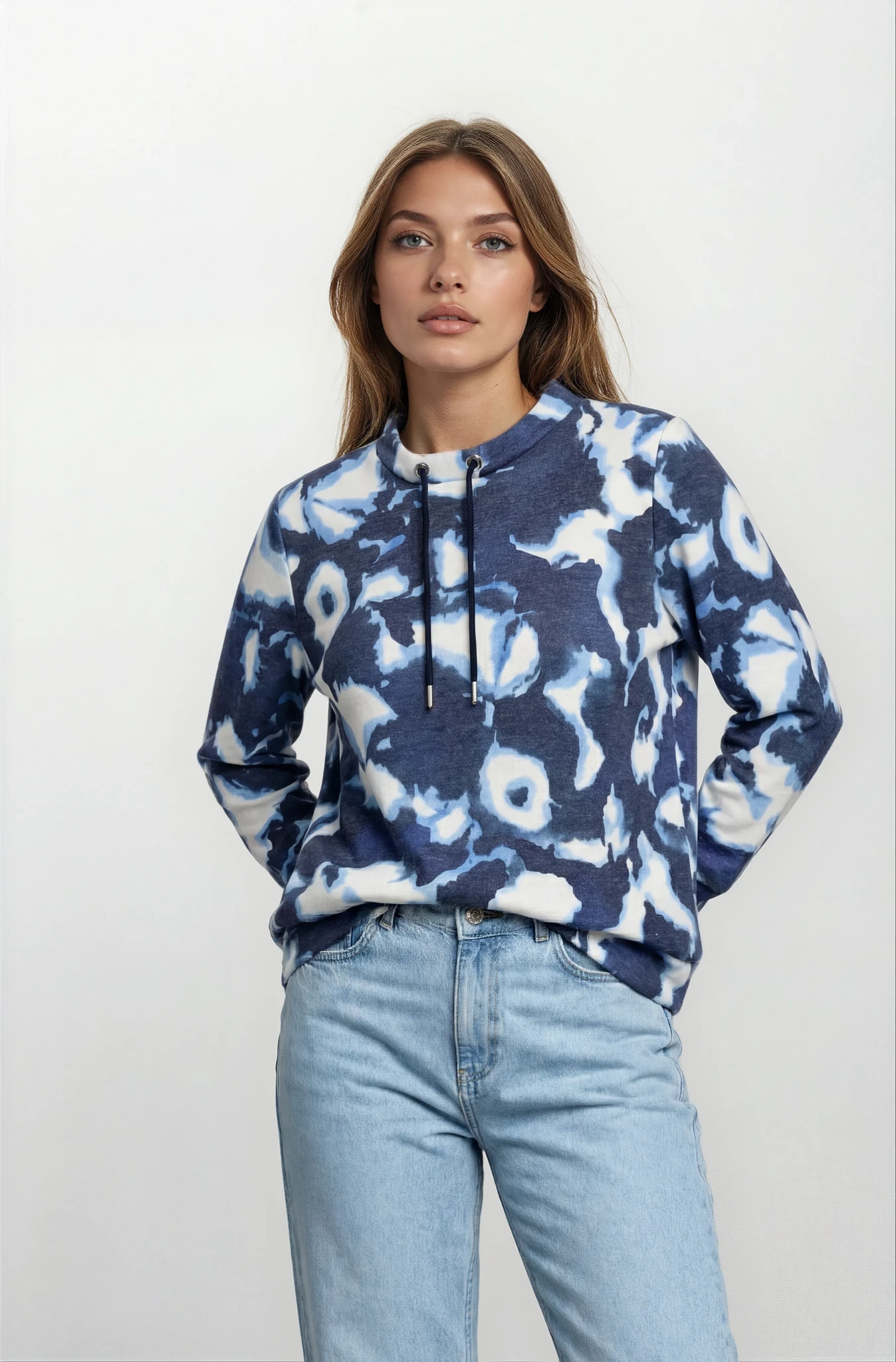 Marineblaues und weißes Batik-Hoodie Sweatshirt Batikdruck mit schwarzen Bändern