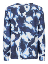 Blau-weißer Tie-Dye-Pullover mit langen Ärmeln.