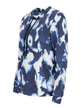 Blau-weiße Tie-Dye-Kapuzenjacke mit Kordelkapuze.