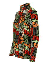 Bunter abstrakter gemusterter Schal mit hohem Kragen und drapiertem Design.