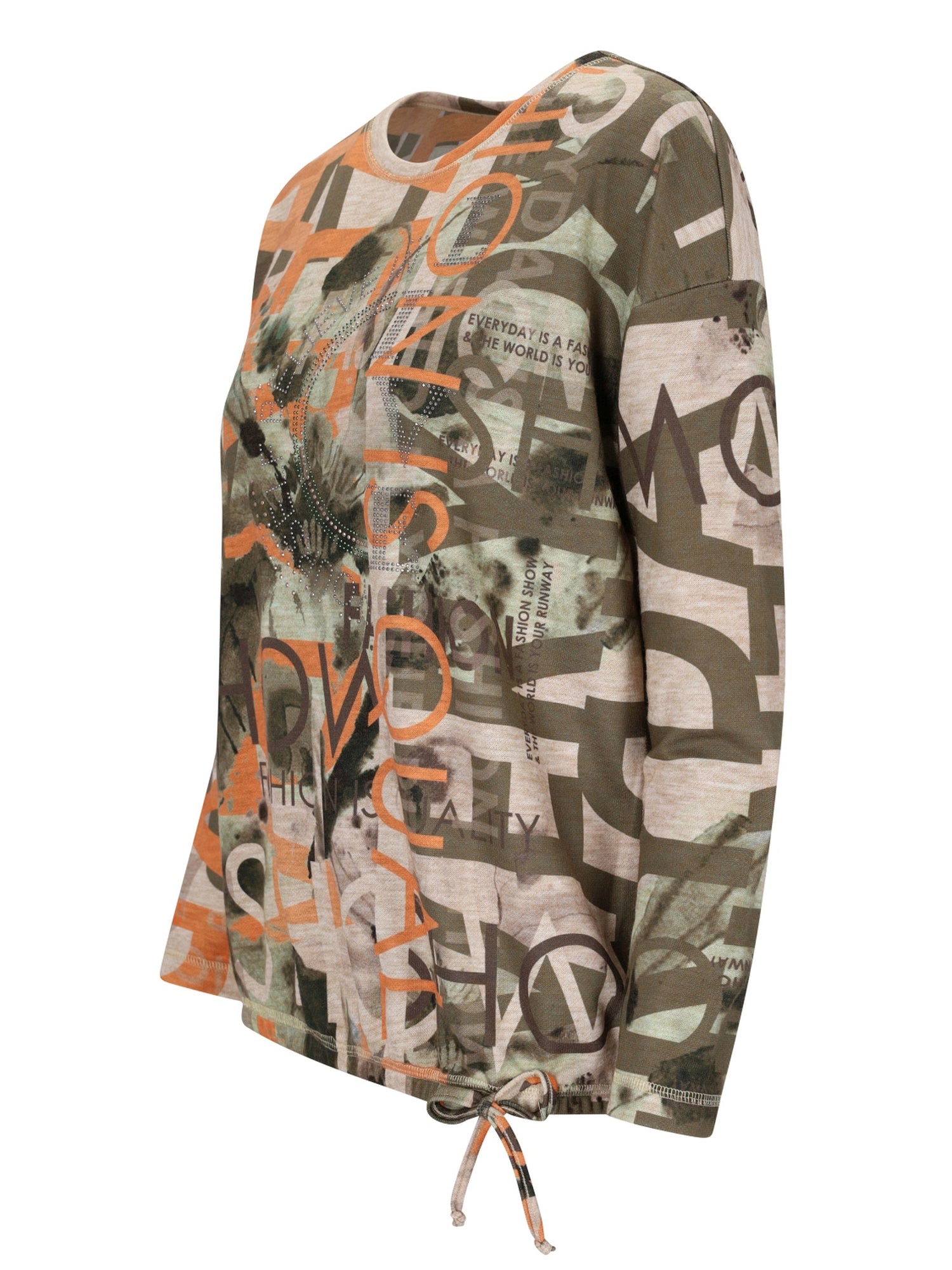 Tarnhemd mit langen Ärmeln und Kordelbund, orange und braune Akzente.