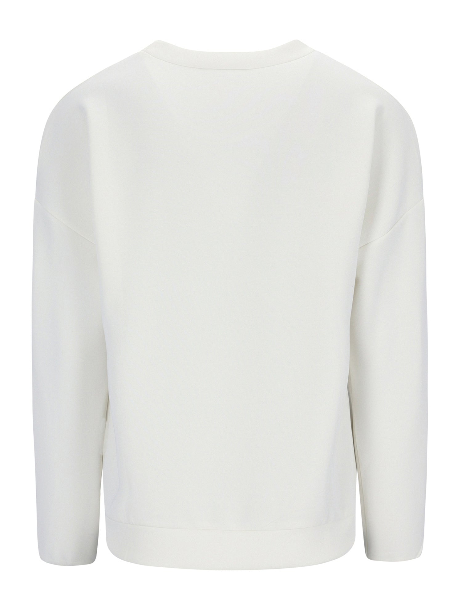 Weißer Rollkragenpullover mit langen Ärmeln und gerippten Bündchen.