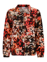 Bluse mit Blumenmuster und Knopfleiste vorne, in Schwarz- und Rottönen, leichter Stoff.