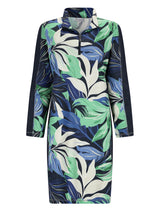 Blau-grünes tropisches Blattmuster-Kleid mit hohem Kragen.