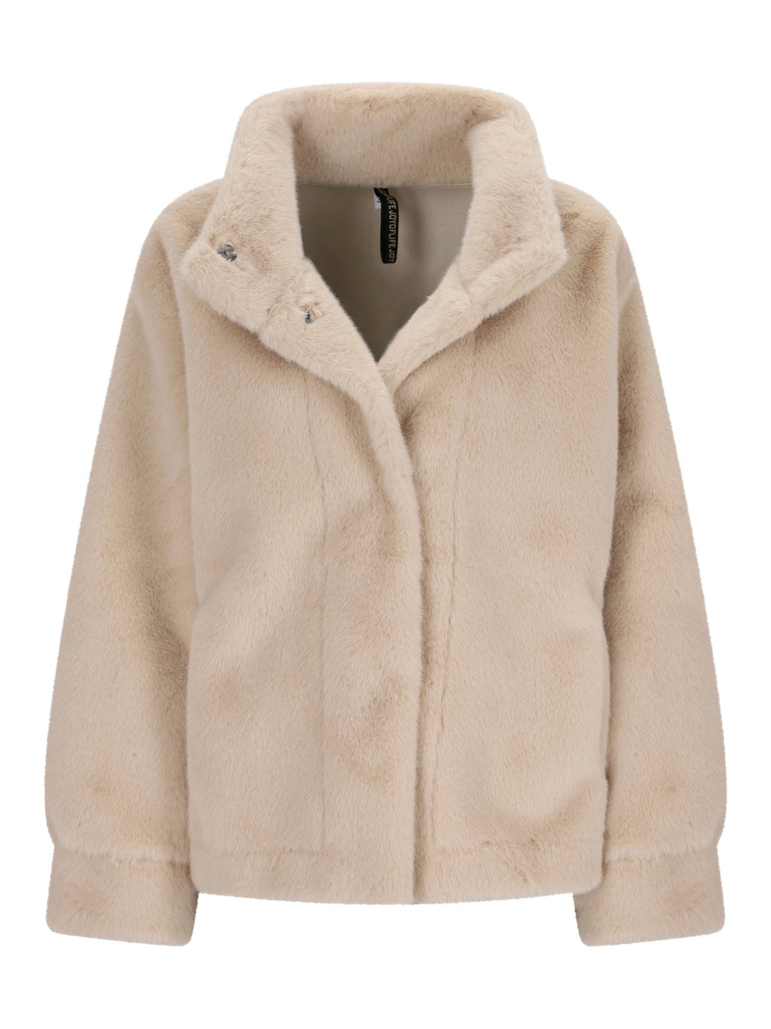 Cremeweiße Kunstfelljacke mit hohem Kragen und Reißverschluss.