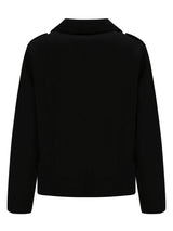 Schwarzer Rollkragenpullover mit Reißverschlussdetails an den Schultern.