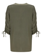 Olivgrüne Satin-Strickjacke ohne Verschluss, geraffte 3/4-Ärmel mit gebundenen Bündchen