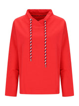 Lebendiger roter Langarm-Hoodie mit hohem Kragen und gestreiften Kordeln. Sweatshirt 1/1 Arm