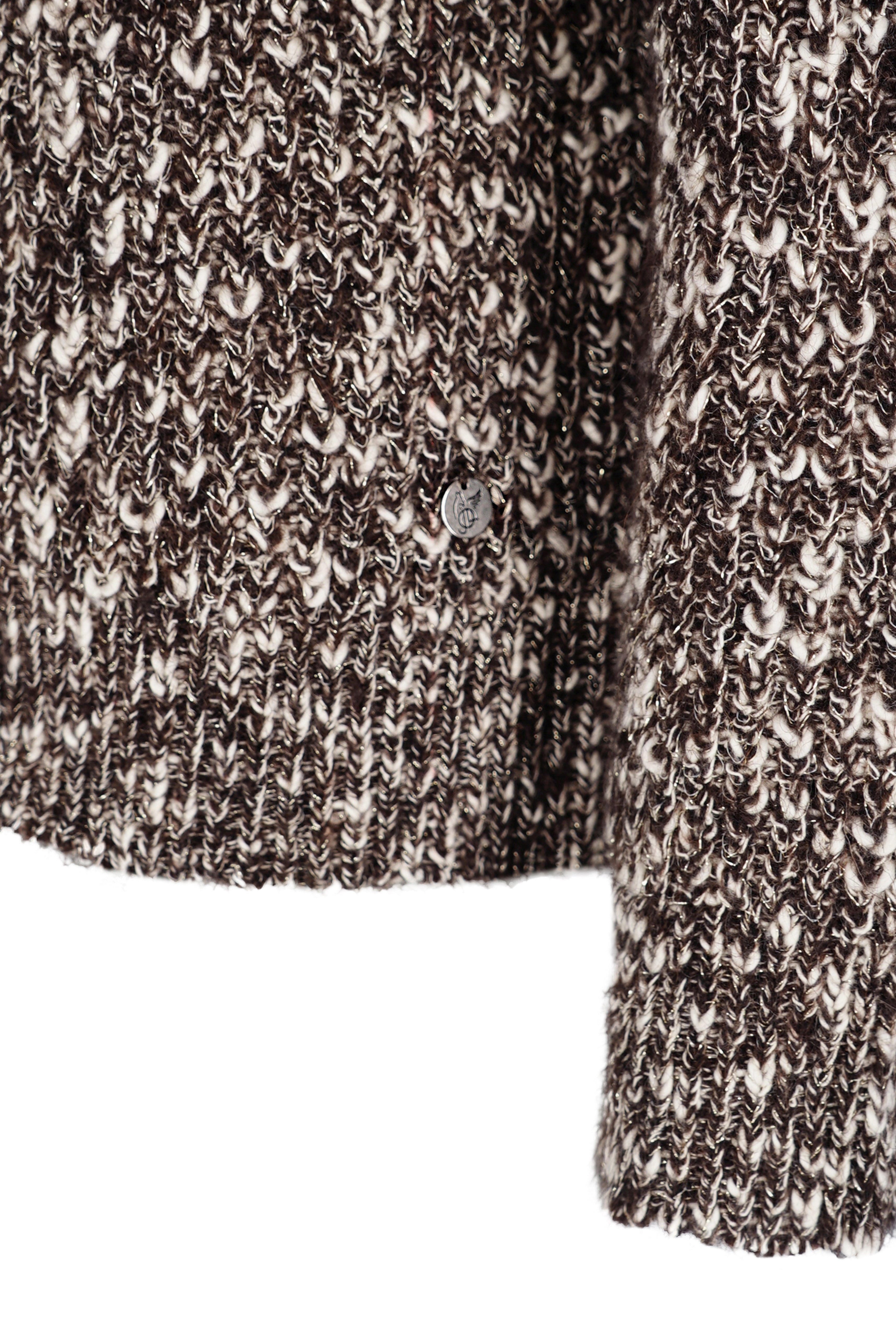 Pullover Bouclé Glanz ein gemütlicher grob gestrickter cardigan in melierter braun-weiß kombination mit strukturmuster