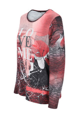 Langärmliges strickshirt soft touch mit love me grafik in weiß schwarz und abstraktem roten floralem muster auf rosa bis dunkelgrauem verlauf