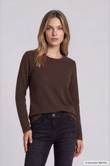 A sleek brown ribbed knit shirt strukture with long sleeves and relaxed fit made of soft knit fabric