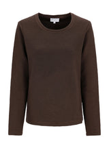 Braunes geripptes langarmshirt struktur mit rundhalsausschnitt aus hochwertigem material