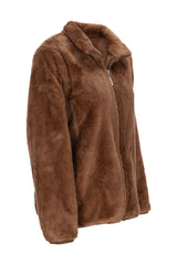 Braune teddy jacke aus weichem kunstfell mit kuscheligem kragen und durchgehendem reißverschluss