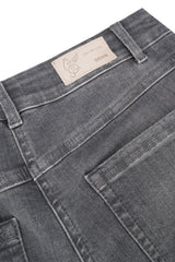 Gray denim jeans 5-pocket mit beige joy of life denim markenlabel am bund aus hochwertiger baumwolle