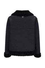 Schwarze Jacke Lammfelloptik mit mattem Finish und kontrastierendem schwarzem Fellbesatz an Kragen, Bündchen und Saum