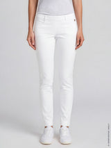 Weiße slim-fit damen 7/8 interlock- stretchhose mit modernem design und dezenten nähte für joy of life