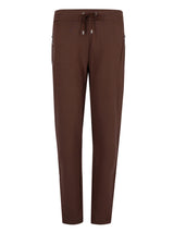 Braune Slim-Fit-Bundhose mit Kordelzug, Seitentaschen und Reißverschlussdetails.