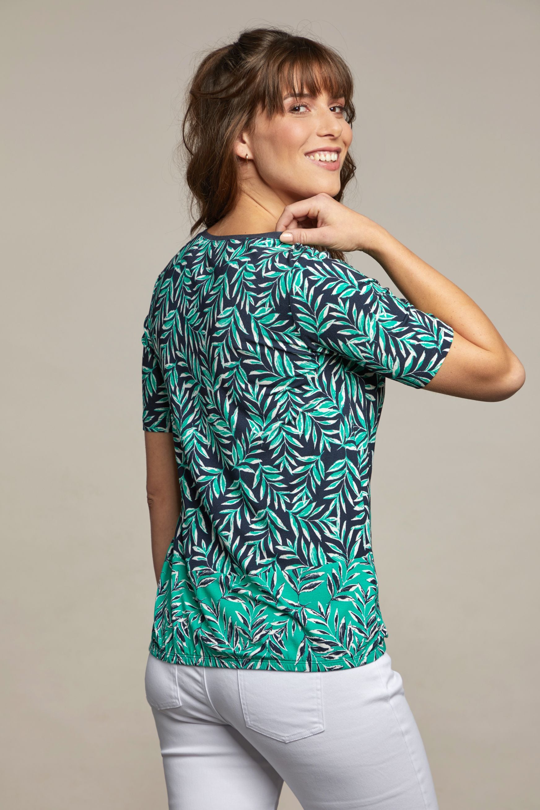 Damen Blusenshirt mit Blätterprint - 19314-566-40 - Hajo Mode