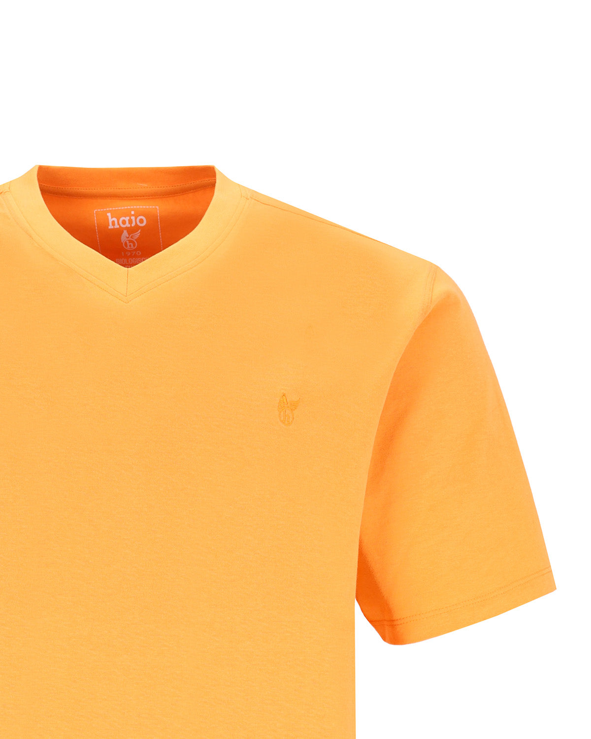 Orangefarbenes T-Shirt mit V-Ausschnitt.