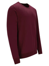 Bordeaux-Rundhals-Pullover mit langen Ärmeln und gerippten Manschetten, wahrscheinlich aus Baumwolle oder einem ähnlichen weichen Material gefertigt.