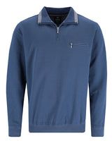 Marineblaues Pullover-Sweatshirt mit Viertelreißverschluss, Brusttasche und grauem Kragenbesatz.