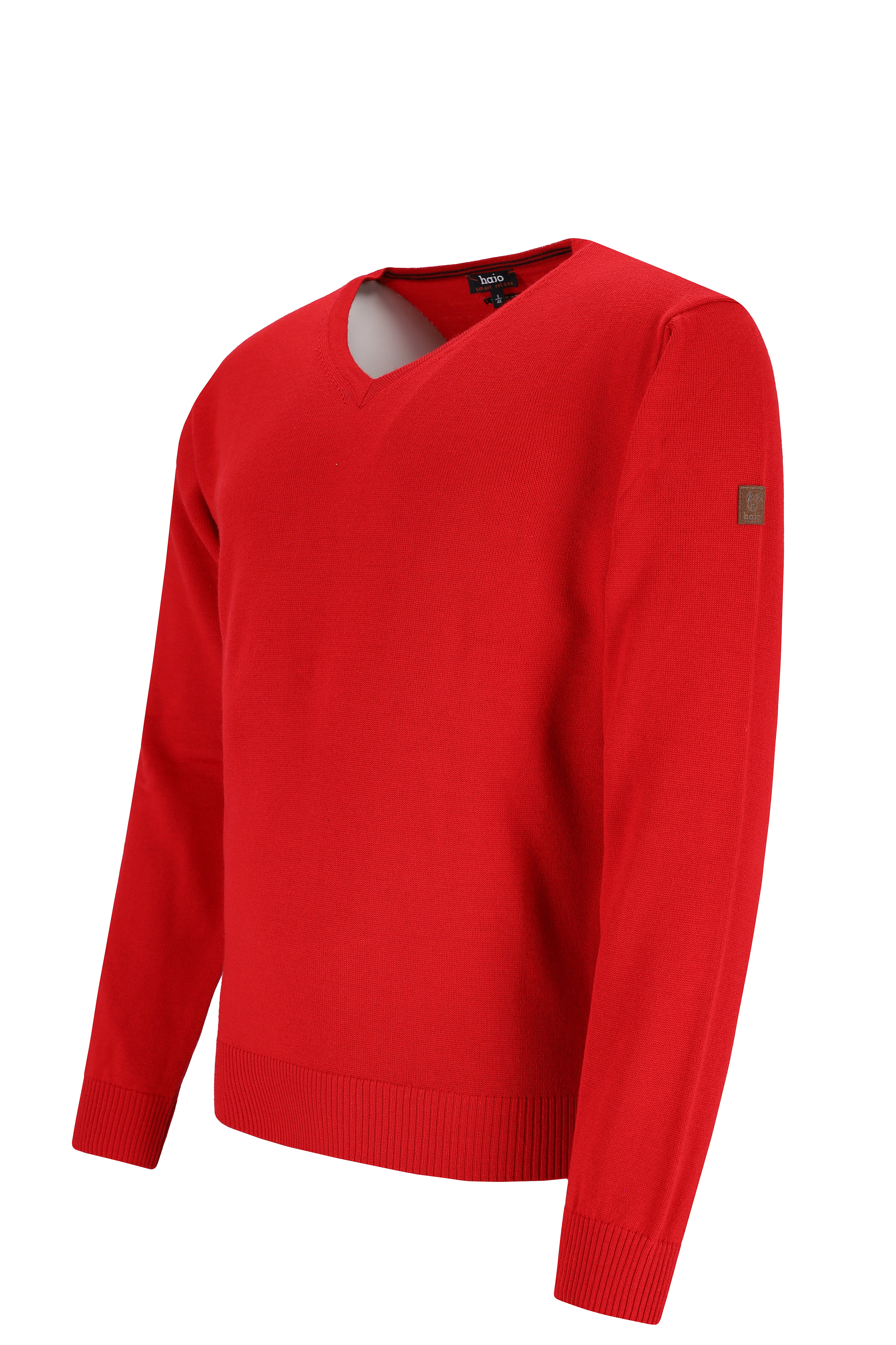 Roter Pullover mit V-Ausschnitt und langen Ärmeln.