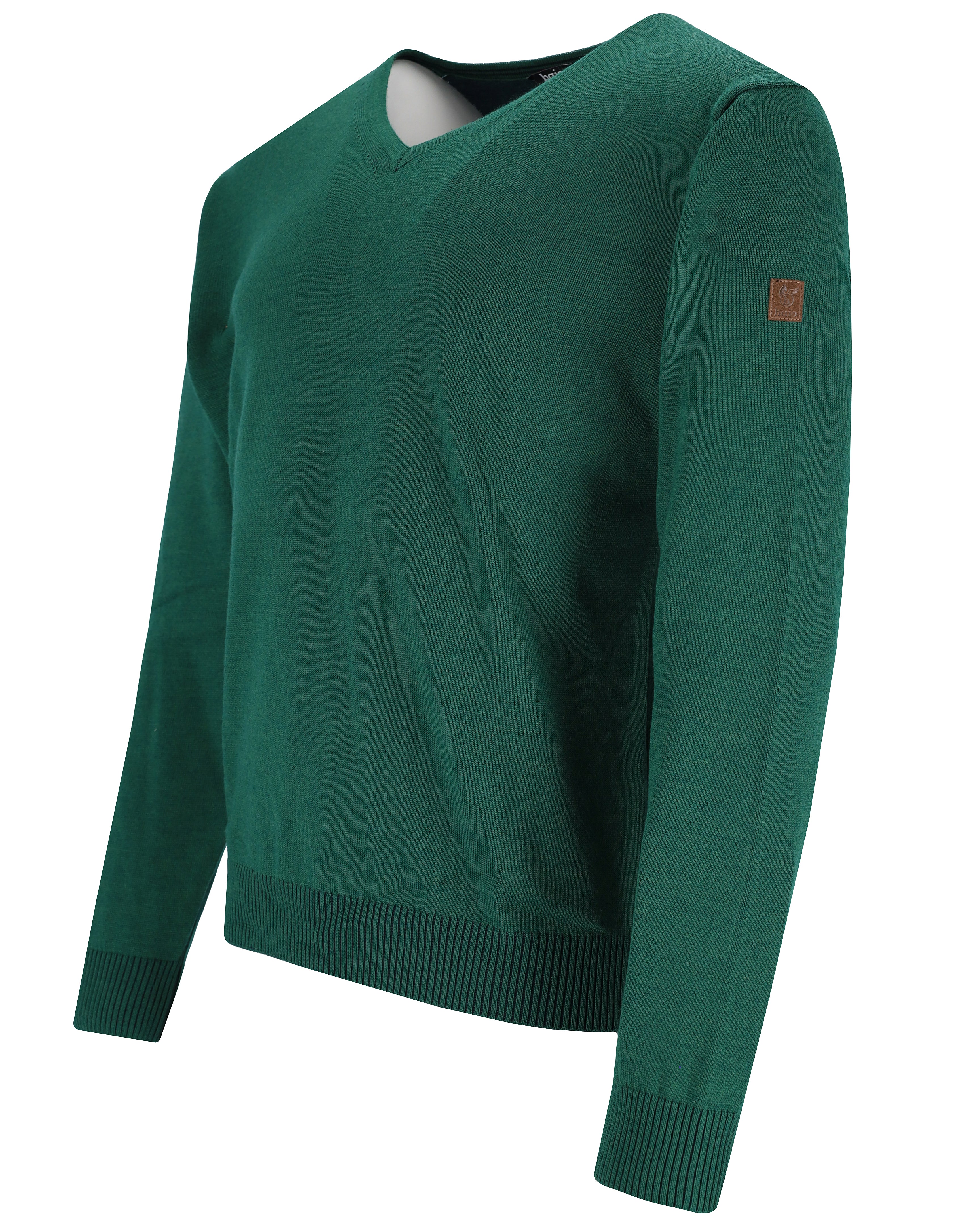 Grüner Pullover mit V-Ausschnitt, langen Ärmeln und kleinem Logoaufnäher.