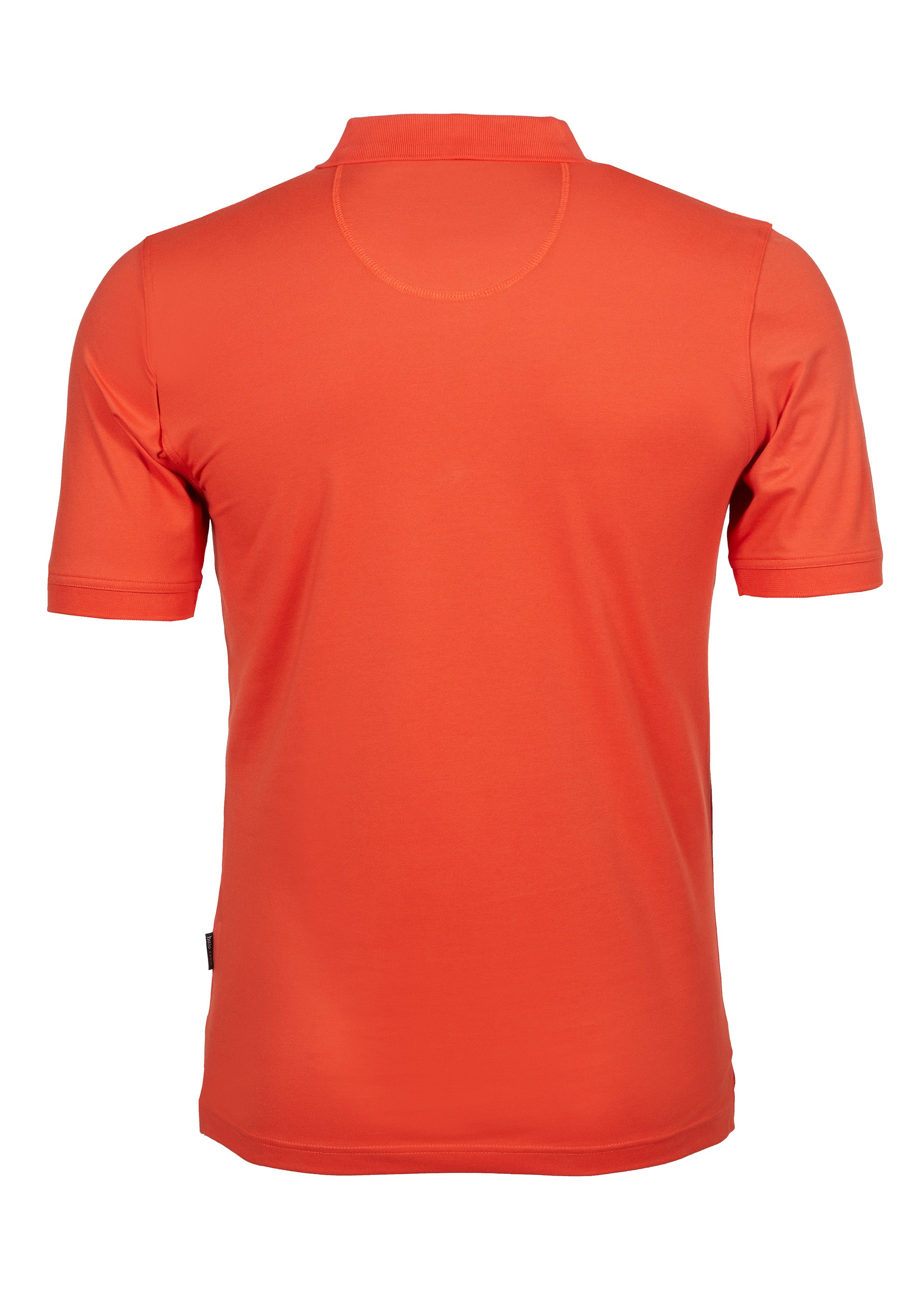 Orangefarbenes kurzärmeliges Poloshirt.