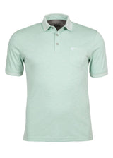 Mintgrünes Poloshirt mit weißem Kragenbesatz und Knöpfen.