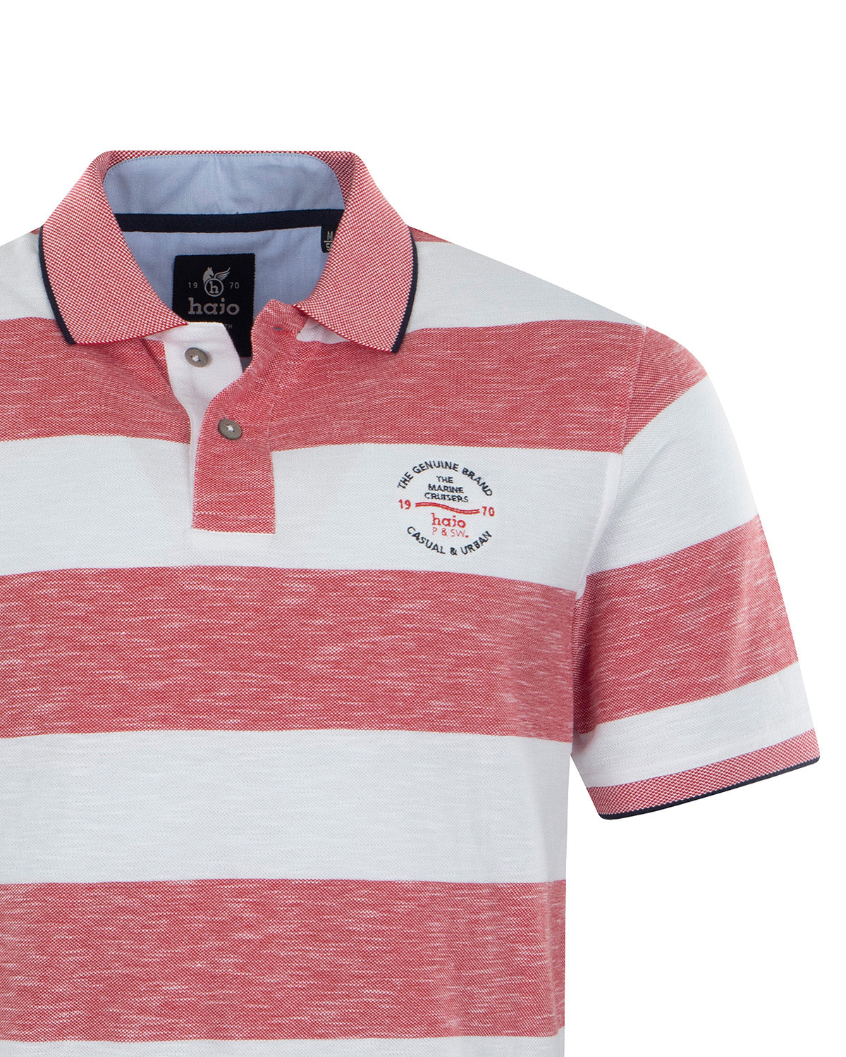 Rot-weiß gestreiftes Poloshirt mit marineblauem Saum, Knopfverschluss, Logoaufnäher auf der Brust.