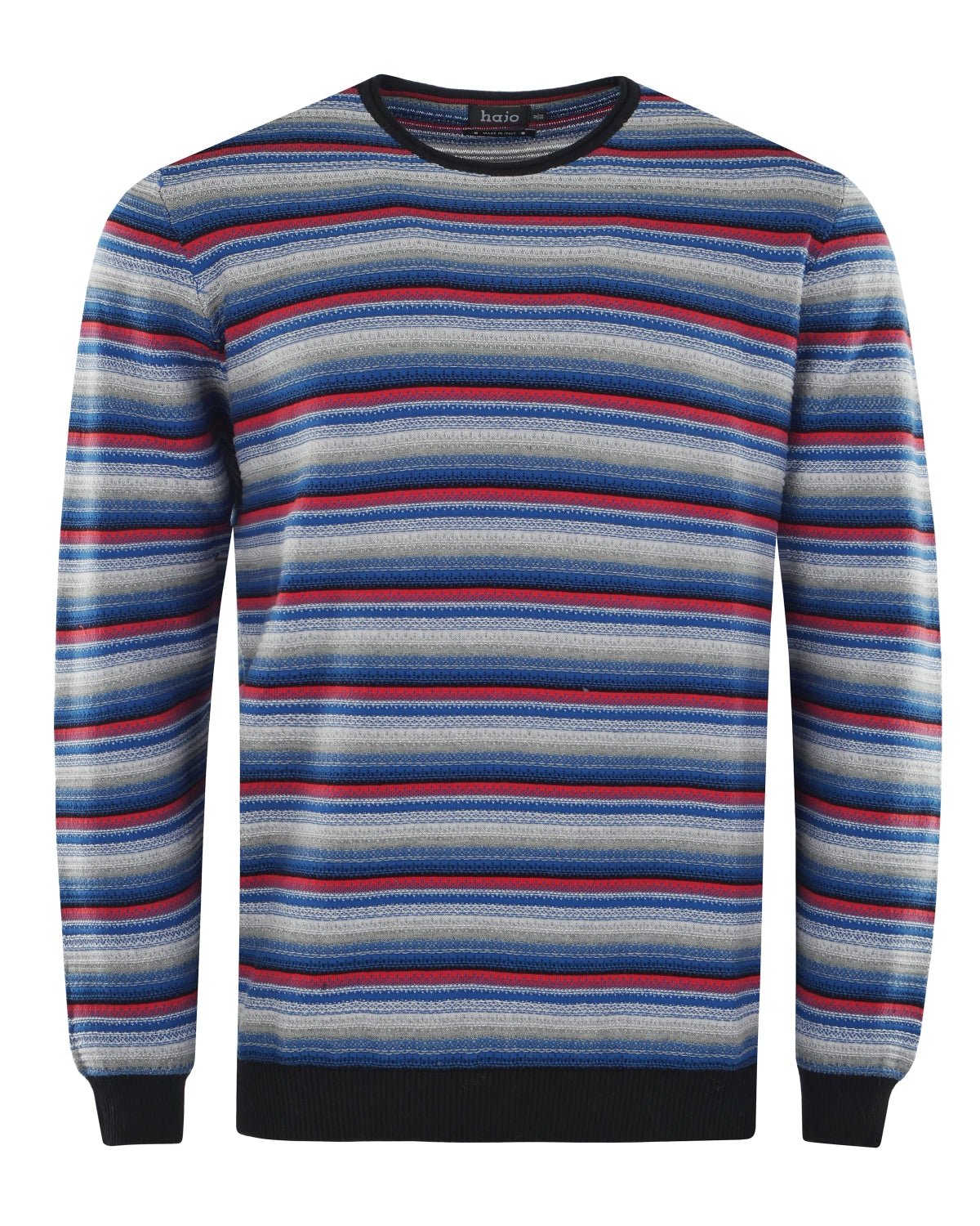 Gestreifter Pullover mit Rundhalsausschnitt und langen Ärmeln, mit blauen, roten, weißen und schwarzen Streifen auf dem Körper und den Bündchen.