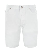 Weiße Baumwollshorts mit Knopfleiste und Taschen.