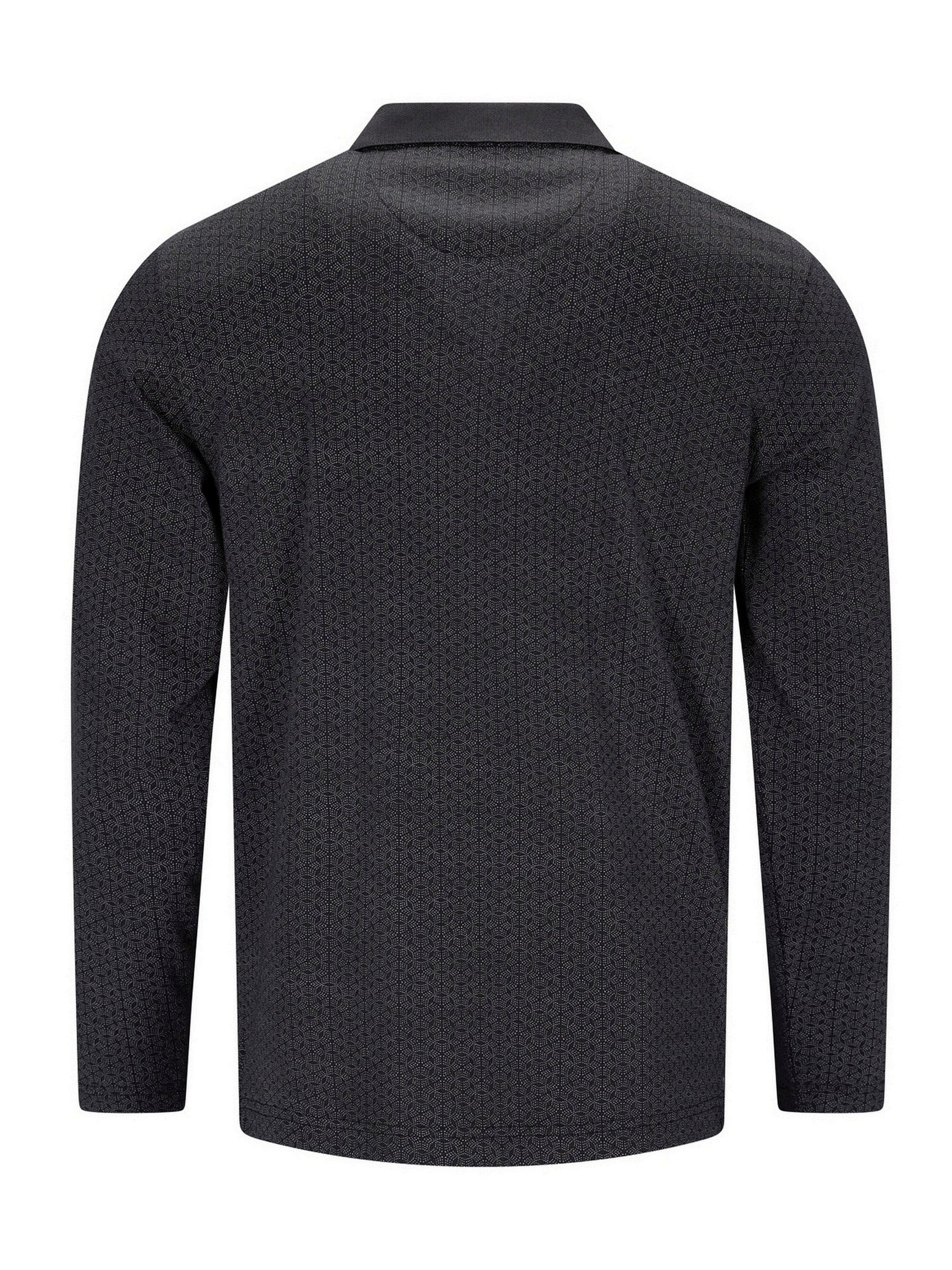 Schwarzes texturiertes Poloshirt mit dezentem Muster und Kragen, wahrscheinlich aus Baumwolle oder Polyester-Mischung.