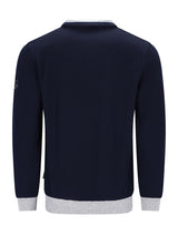 Marineblaues Poloshirt mit weißem Saum und Logo am Ärmel.