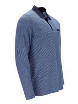 Blau meliertes Langarm-Poloshirt mit kontrastierendem Kragen und Taschen-Detail.