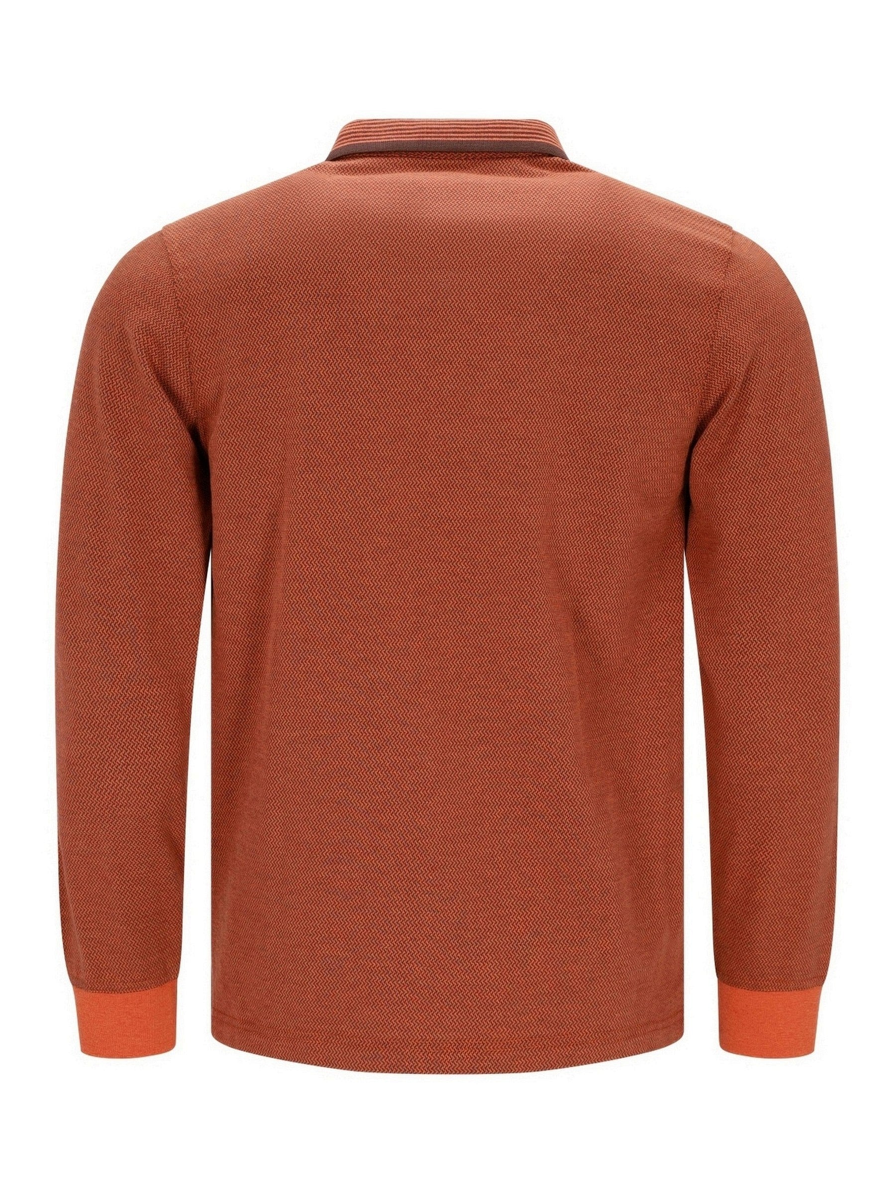 Terrakotta-farbene Poloshirt mit Textur, orangen Akzenten und Kragenbesatz, wahrscheinlich aus Baumwolle oder Polyester-Mischung.