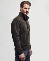 Dunkelbraune Fleecejacke mit durchgehendem Reißverschluss, Stehkragen und Seitentaschen.