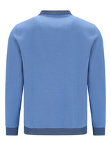 Blaues strukturiertes Poloshirt mit marineblauen Akzenten und Kragen, wahrscheinlich aus Baumwolle oder Polyester-Mischung.