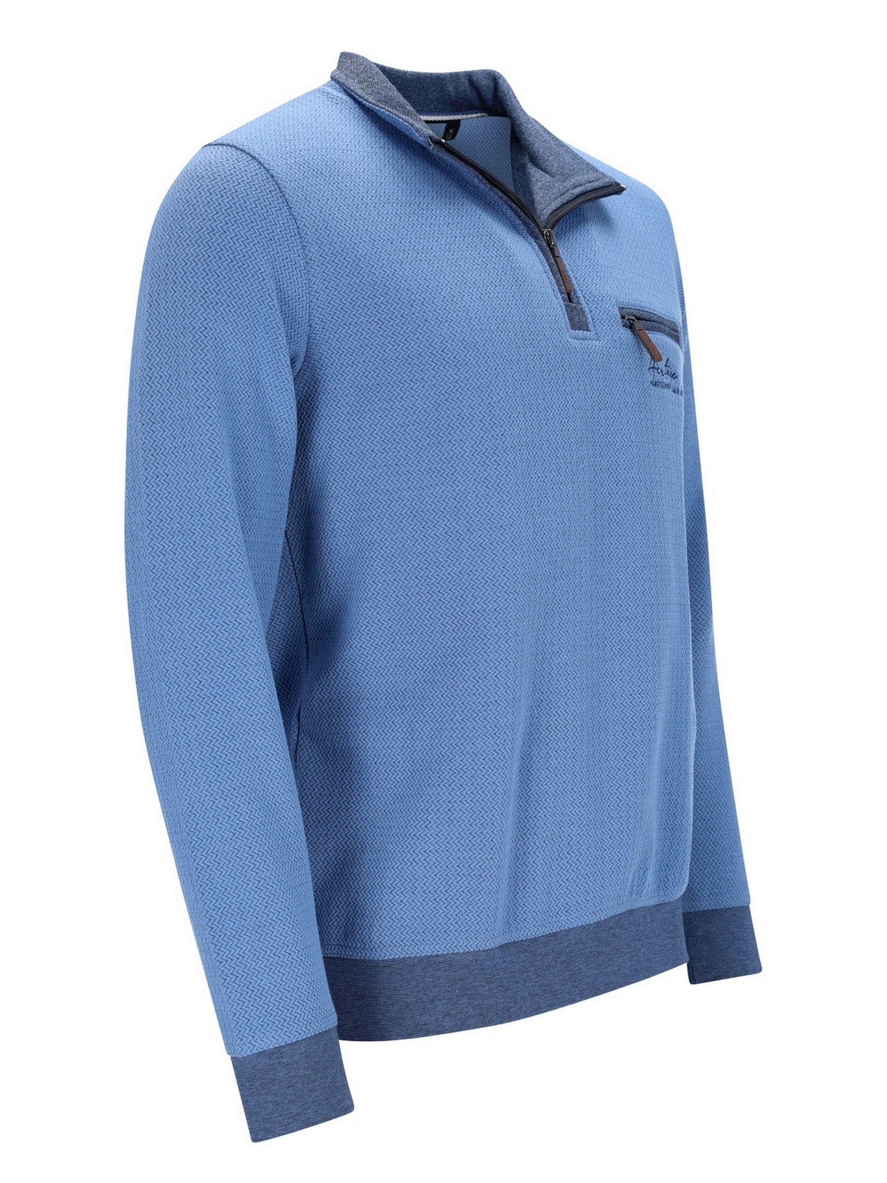 Blauer Viertelreißverschluss-Pullover mit texturierter Strickstruktur und kontrastierendem Kragen, Manschetten und Saum.