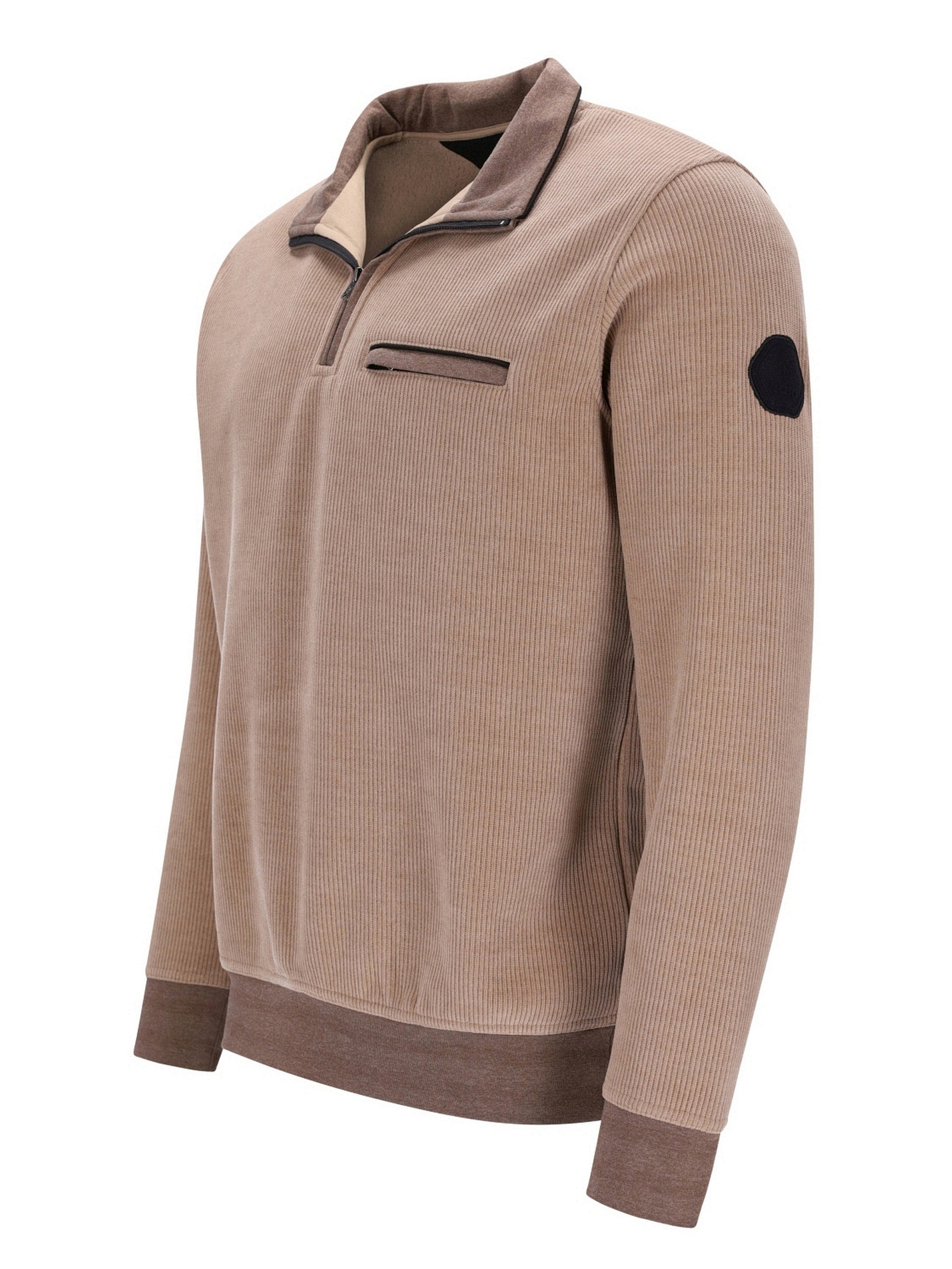 Beige Samtjacke mit Reißverschluss, Tasche und Aufnäher am Ärmel.