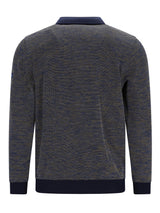 Kohle-graues Polo-Shirt mit Fischgratmuster, Marineblauen Akzenten und Kragen.